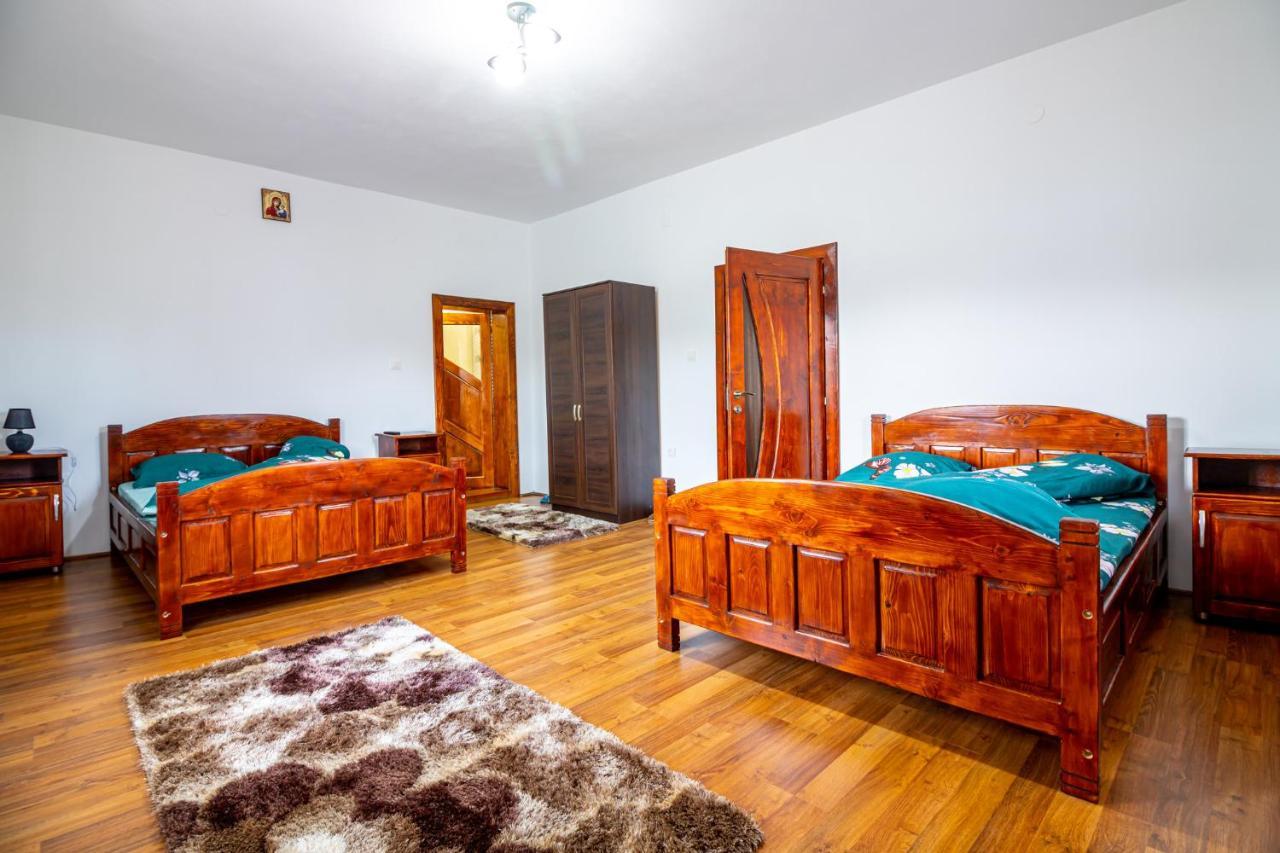 Guest house Pensiunea Day & Deny Novaci-Straini